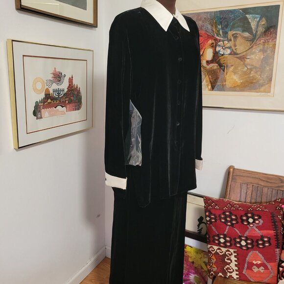 NWT Black Velvet Top and matching Skirt with Ivory Satin Collar Size L - Picture 7 of 9